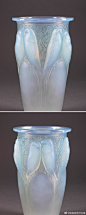 #独角鹿Antique# 20世纪莱俪水晶珍品

欧泊朦胧雕吉祥，锦鲤浮游光色间。
莹透鹦鹉伫雅瓶，大师美意雾中显。
鸟雀成双栖柔枝，时钟嘀嗒爱意颂。

晶莹艺术典藏，有意请询w-x：dujiaolu14 ​​​​