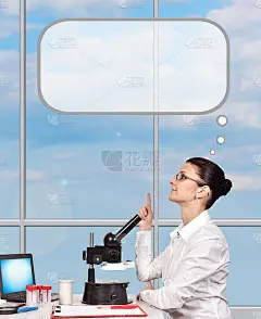 女性科研人员思考