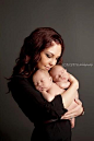 Such a beautiful photo of mom and newborn baby twins: 