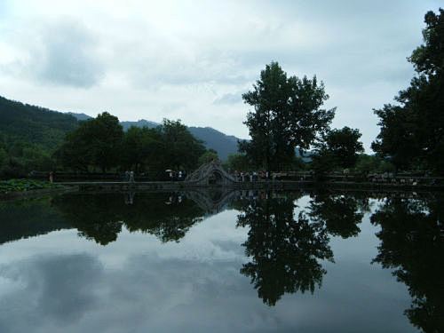 每日悦读 - 静美徽州·水脉宏村 - Q...