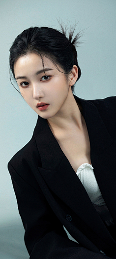 tt火凤凰采集到美女明星