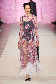 Genzo咱结婚吧-尚采集到Giambattista Valli