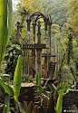 Las Pozas|泳池

Las Pozas是由爱德华•詹姆斯设计的一组超现实主义建筑，位于墨西哥山区的亚热带雨林中，海拔超过2000英尺(610米)。它包括超过80英亩(32公顷)的自然瀑布和水池，这些水池和高耸的超现实主义混凝土雕塑交织在一起.

Las Pozas位于San Luis Potosi的Xilitla村附近，离墨西哥城北部有7个 ​​​​...展开全文c