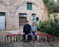 陕西省白水县狄家河村，56岁的狄金省（左）和老伴巨玉兰在窑洞前的院子里（8月26日摄）。狄金省的6个女儿或者外出打工、或者嫁人离开村子。