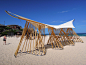 mark emery: 澳大利亚海滩凉亭bamboo waves

 'bamboo waves' by mark emery, sydney, australiaall images courtesy of mark emery 每年，悉尼独特的海岸线上都会举办“sculpture by the sea”展览，并收到1000多个参赛作品。在被挑选出的160位艺术家和建筑师中，来自bambooroo的竹子建筑专家mark emery为广大参观者设计了一个开放且具有功能性的小......