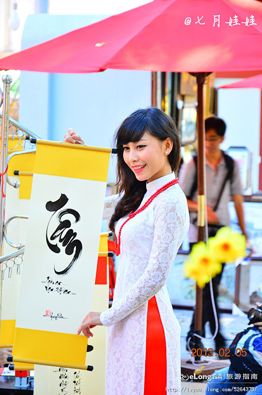 越南：大街上妩媚动人的奥黛美女, 七月娃...
