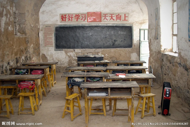 乡村小学破旧的教室-花瓣网