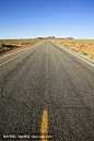 美国长的美国道路的垂直视图
vertical view of long american road, USA