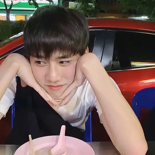 克里特安努艾德奇康kritamnuaydechkorn图片