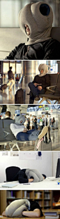 【神奇"鸵鸟枕"】这个便携枕头让人们无论是趴在桌子上，还是在机场，或是火车上，都能随时随地想就睡。