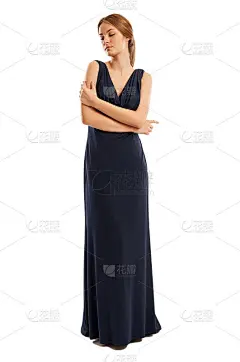 女模特穿着性感的长裙