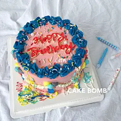 炫雅风复古蛋糕 配色超好看 : 炫雅风复古蛋糕 配色超好看 #重庆蛋糕##生日蛋糕##Ins蛋糕##网红蛋糕##手绘蛋糕##复古蛋糕##炫雅蛋糕##最美蛋糕##生日蛋糕晒一晒#