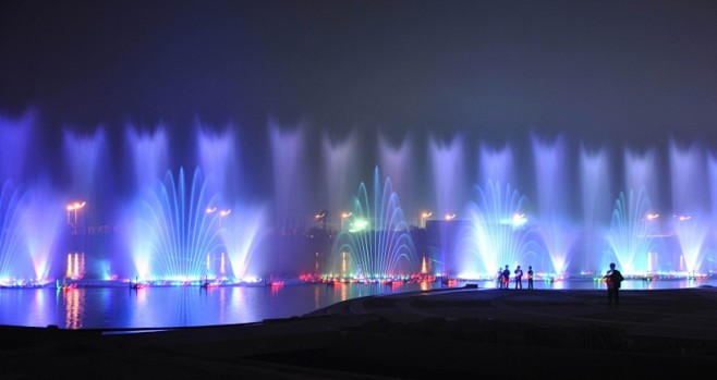 五光十色人工喷泉图片jdbylcu9.c...