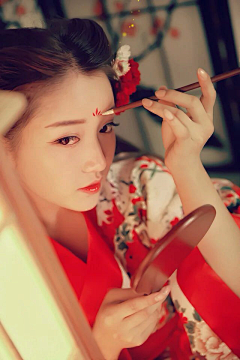 SS8DDNVk采集到女性妆容参考