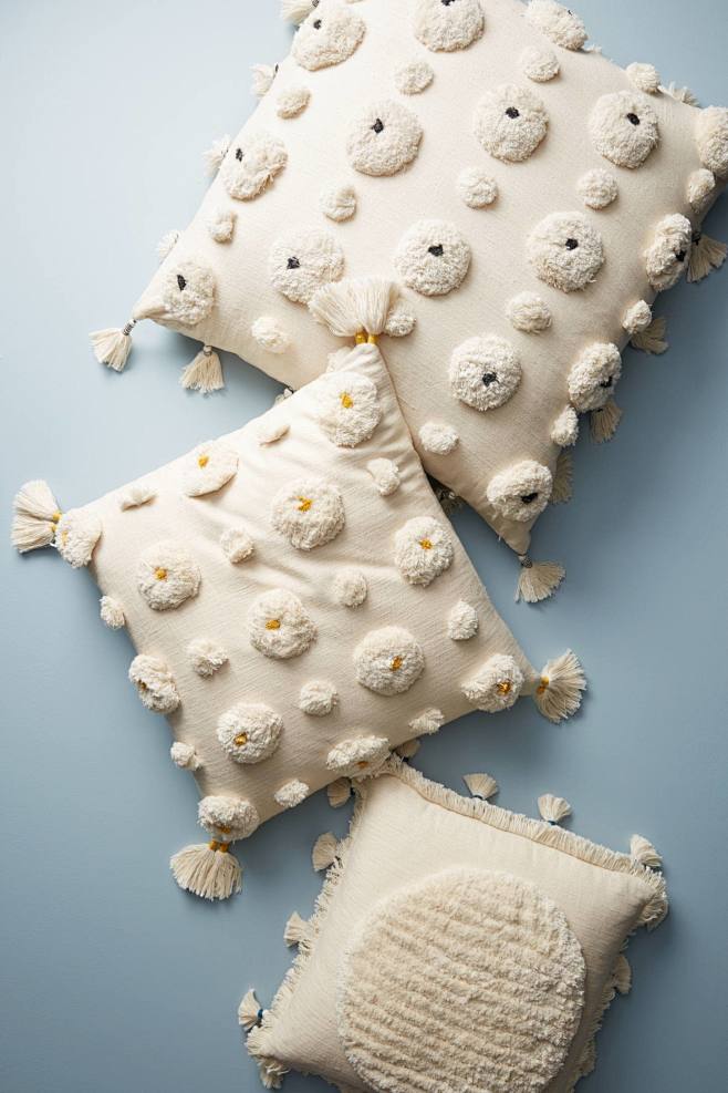 Tufted Amal Pillow :...