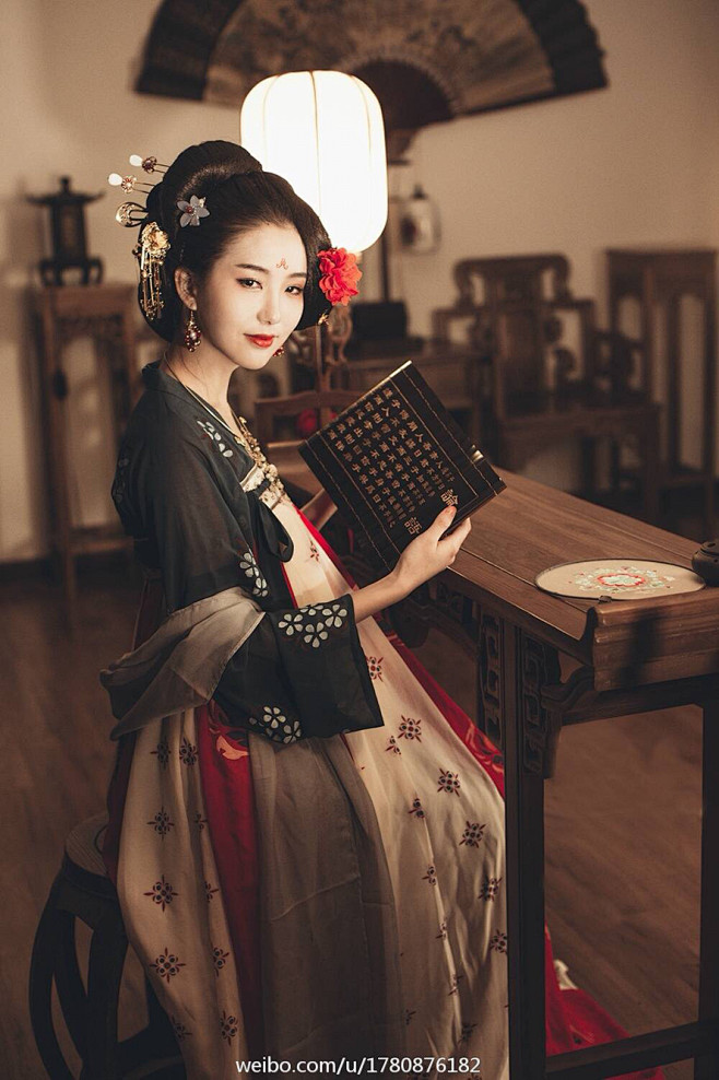 #汉服摄影# 「美人一何丽，颜若芙蓉花 ...