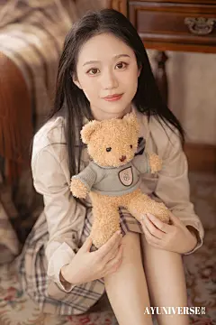 《巧克力牛奶》 没有拍过JK我是真的会遗憾好吗 跟元气少女的蓝色校服不同，茶色的制服更有温柔的味道=w= - 阿佑_AYUniverse