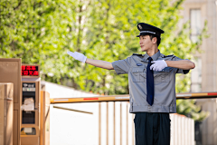 LI言夏LI采集到大图素材-物业服务