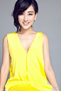 马苏穿黄色小洋装 拍摄时尚大片(6)
