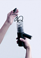 Dryerhair 吹风机

 
 
【每日更新欢迎关注】英国知名设计机构Industrial Facility在2010年受邀为“Wallpaper Handmade”项目创作的这款“Dryerhair”吹风机，是对这一普及性产品的重新设计。半透明的可封闭管道可整洁地收纳电缆，盖子同时也作为插座，隐藏式的开关设置在手柄的一端。

(5张)