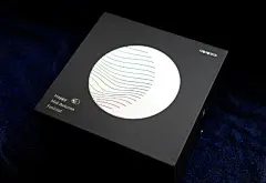 阿里、腾讯、网易、杰士邦等30家中秋月饼设计大PK！（2019完整版）_礼盒 : 字节跳动今年的中秋节礼盒的颜值非常的高，月饼盒是一个包包的设计，表面的刺绣也十分的中国风，上面有中国古典建筑和动物。 重点是打开后，每个月饼小盒包装上，还配上了不同的唐老鸭的表情包。 网易游戏今…