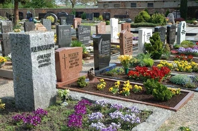 德国村庄墓地