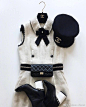 #FP Inspiration# 
博主 Katya Ackermann 的 Chanel 黑白色调穿搭，真的引起舒适。 ​​​​