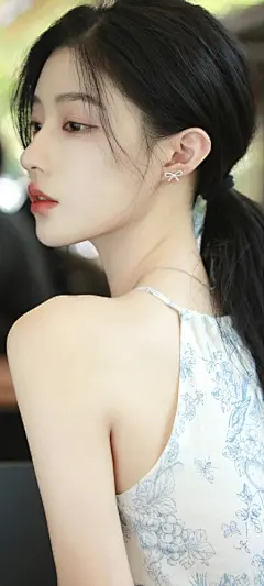 潘白雪侧颜美女高清全屏手机壁纸