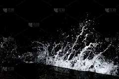 黑海上溅起的浪花。
