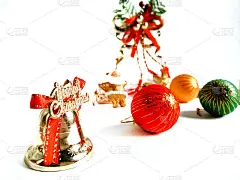 圣诞节装饰在孤立的白色背景与复制空间