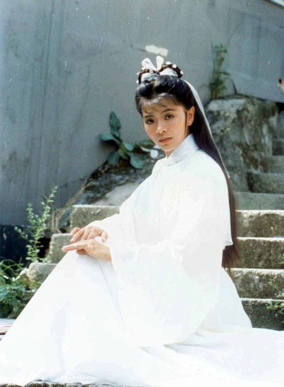 神雕侠侣陈玉莲版的小龙女好像是最老的版本但是木有看过古装电视剧