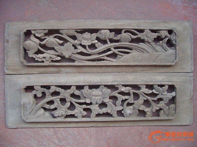 清代莲花莲子纹镂空木雕一对