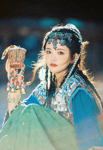 异域少女杨超越，妹妹太美了！！
#杨超越...