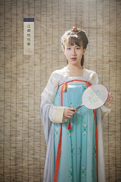 万爱姐采集到传统服装