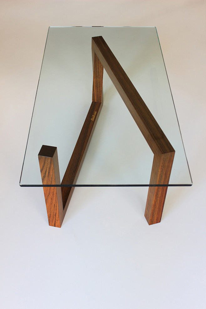 Momento table —— 三折肱...