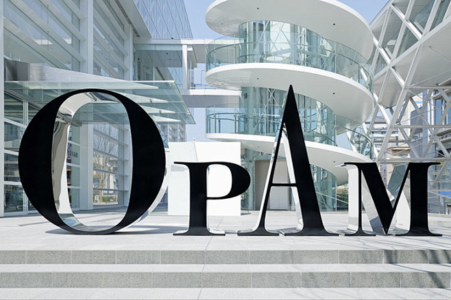 OPAM 美術館 簡潔清爽的指示設計-古...