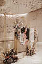 Art Deco金属色优雅线条拱门婚礼-国外婚礼-DODOWED婚礼策划网