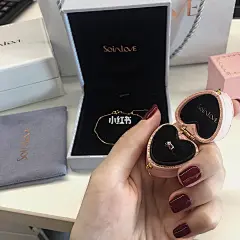 首饰开挂的周大福soinlove手链无滤镜测评 小红书上种草入手的 : 首饰开挂的周大福soinlove手链无滤镜测评 小红书上种草入手的 真的超级好看超级精致 周大福真的是开了外挂~ 一开始逛了好几家周大福都没有找到这款，有的店员直接说不知道有这系列。 后来店员说s