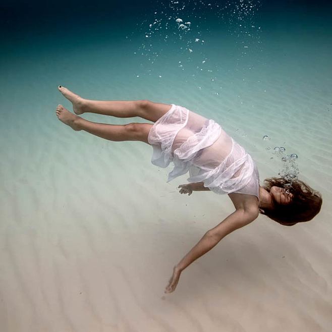 你是否也想要这样的水下写真呢？http:...