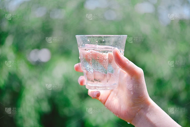一杯水素材-花瓣网