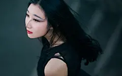 气质美女红唇诱惑文艺系写真电脑桌面壁纸