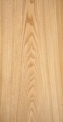 颜色/纹理:
栗子木芯材是中浅棕色，随着树龄的增长，颜色会变黑至深红棕色，边材很窄，有明显的淡白色和浅棕色。虫眼栗子木受外界昆虫的破坏，会形成虫洞和木纹色差。纹理直或相互交错，粗糙，不均匀。