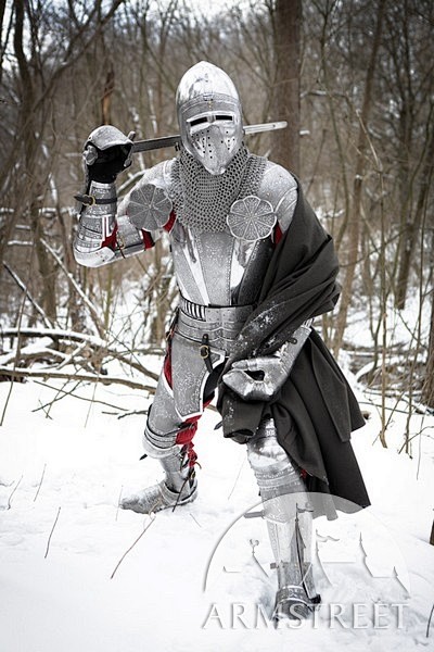 16th板甲猿面盔装饰极为华丽