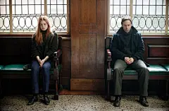 【金吉尔和罗莎 Ginger &amp; Rosa (2012)】
艾丽·范宁 Elle Fanning
爱丽丝·恩格勒特 Alice Englert
#电影场景# #电影海报# #电影截图# #电影剧照#