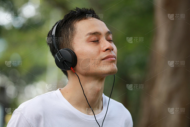 听音乐的人