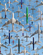 花费了两年时间，拍摄世界各地不同的18个机场飞机起飞的画面，然后将每个机场拍摄的起飞照片进行合成，向人们展示天空的忙碌。Mike Kelley拍摄