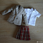 #blythe娃衣#  想要小制服的可以来私信我，选择裙子颜色，我会一一回复，外套衬衣裙子三点429元一套
小模特：@吃粽子沾糖  @孙马溯阳 
鞋子：@sugarA_ ​ O抽奖详情 ​​​​