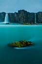 瀑布的神，冰岛。

