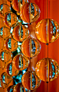 Glass bauble reflection orange wow: 