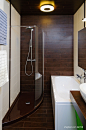 现代风格三室一厅新潮主卫生间吊顶淋浴房实木地砖装修图片